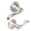 68807133 Manija tubular curva funcion entrada y recamara, niquel satinado, llave estandar, blister Lock